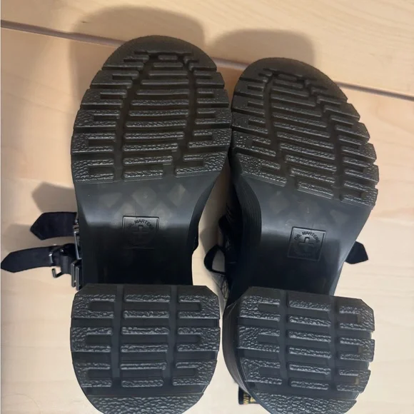 Dr. Martens EVIEE SENDAL LEATHER HEELED SHOES - Picture 6 of 7